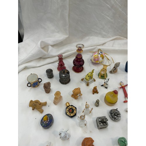 192 - Large selection of vintage and later trinket items includes Scent bottles etc