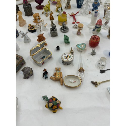 192 - Large selection of vintage and later trinket items includes Scent bottles etc