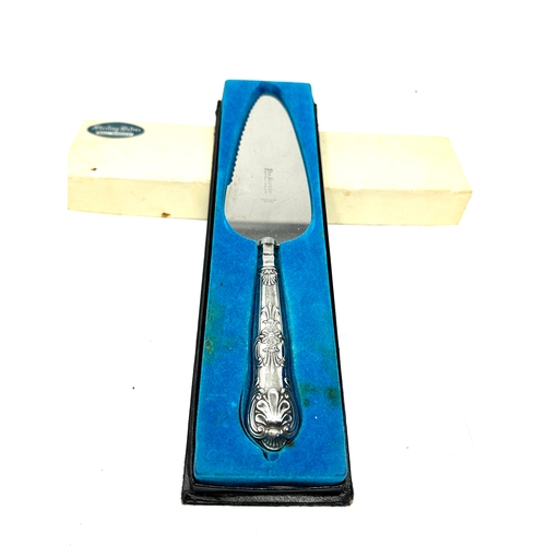 32 - Boxed silver pie server hallmarked silver handle