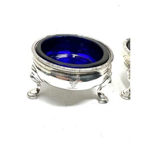 36 - Pair of victorian crested silver salts with blue glass liners silver weight without liners 92g