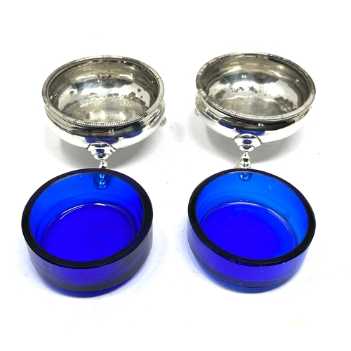 36 - Pair of victorian crested silver salts with blue glass liners silver weight without liners 92g