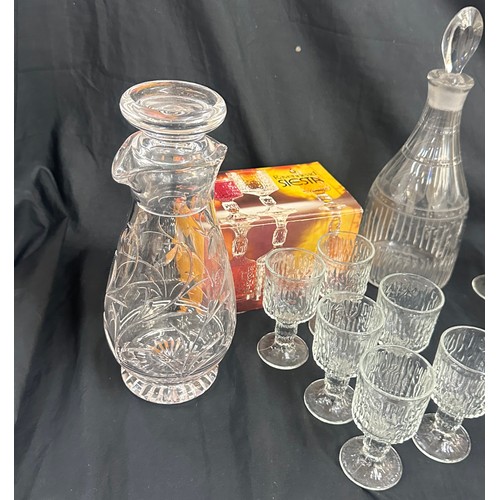 190 - Selection of assorted vintage glassware to include decanters, sherry glasses etc