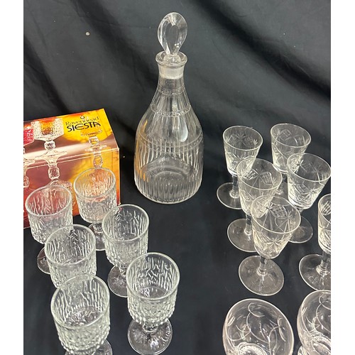 190 - Selection of assorted vintage glassware to include decanters, sherry glasses etc