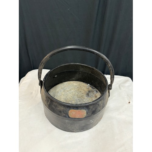 301 - Vintage cast iron cooking pot measures 6 inches tall 11 inches diameter (not including handle)