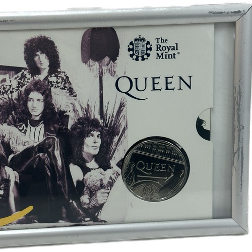 587 - 2020 The Royal Mint Queen Band £5 Five Pound Coin Uncirculated