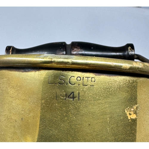 378 - Large Antique stamped 1941 ship's brass bulkhead lamp stamped L.S.Co Ltd 1941 measures approx 41cm t... 