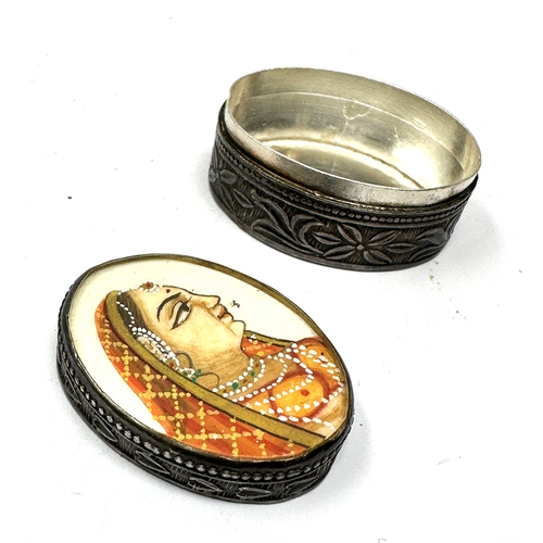 59 - Small indian silver pill box painted picture on lid xrt as silver