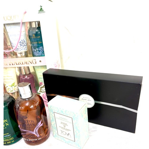 79 - Boxed Baylis and Harding Royale Bouquet gift set, SBC bath, shower gel and skincare gel 500ml Micro ... 