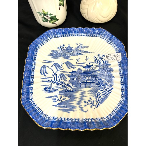 484 - Selection of vintage porcelain items to include a blue and white Spode plate, Spode vase, Aynsley li... 