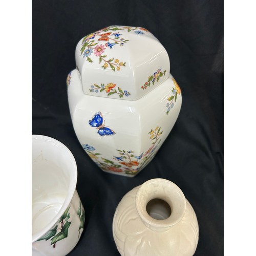 484 - Selection of vintage porcelain items to include a blue and white Spode plate, Spode vase, Aynsley li... 