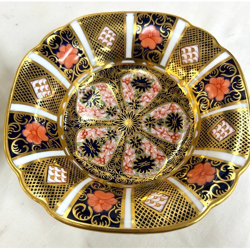 490 - Two Royal Crown Derby Imari pattern bowls largest measures approximately 6.5 inches diameter