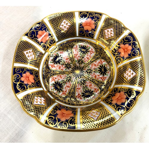 490 - Two Royal Crown Derby Imari pattern bowls largest measures approximately 6.5 inches diameter