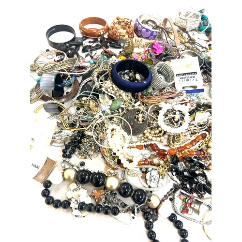 452 - Large selection of 5KG assorted costume jewellery