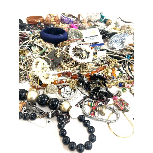 452 - Large selection of 5KG assorted costume jewellery