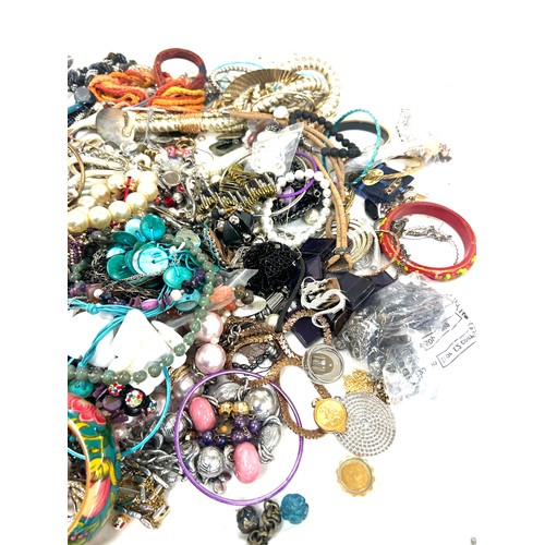 446 - Large selection of 5KG assorted costume jewellery