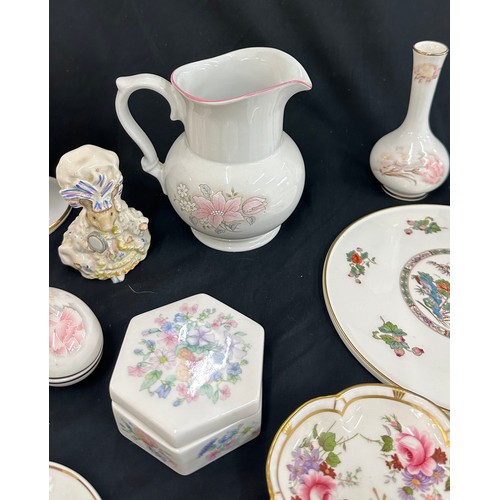 162 - Selection of collectable porcelain miscellaneous to include Royal Doulton, Royal Crown Derby, Ducal,... 