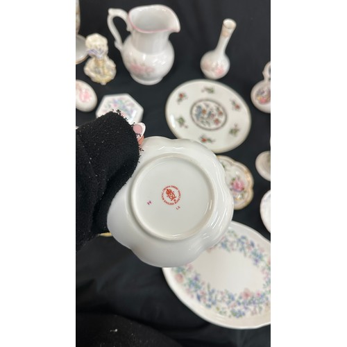 162 - Selection of collectable porcelain miscellaneous to include Royal Doulton, Royal Crown Derby, Ducal,... 