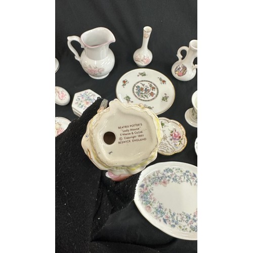 162 - Selection of collectable porcelain miscellaneous to include Royal Doulton, Royal Crown Derby, Ducal,... 