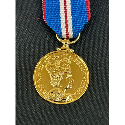 571 - Dealers lot - 50 miniature Queens Golden Jubilee medals.