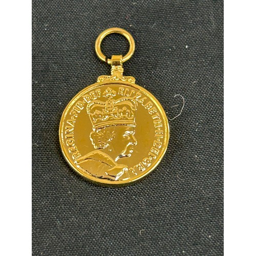 571 - Dealers lot - 50 miniature Queens Golden Jubilee medals.