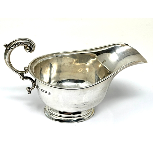 64 - Vintage silver gravy boat chester silver hallmarks weight 90g