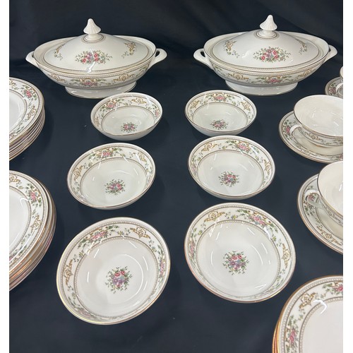 207 - Vintage Royal Doulton Alton 6 place dinner set to include two lidded tureens, dinner plates, gravy b... 