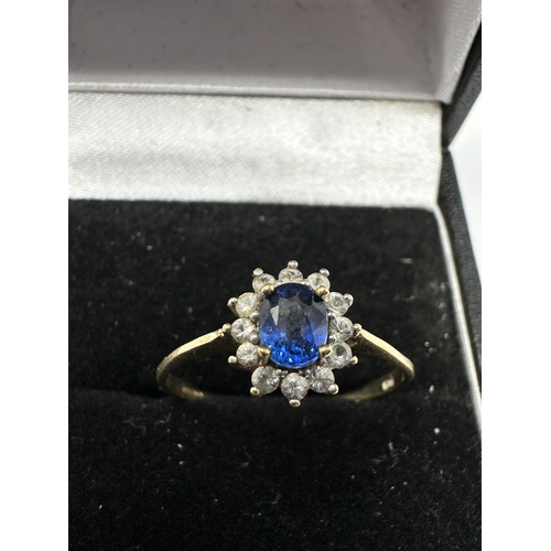 384 - Vintage 9ct gold blue & white gemstone ring weight 1.6g