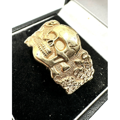 399 - Vintage gents 9ct gold skull & crossbones ring weight 8g