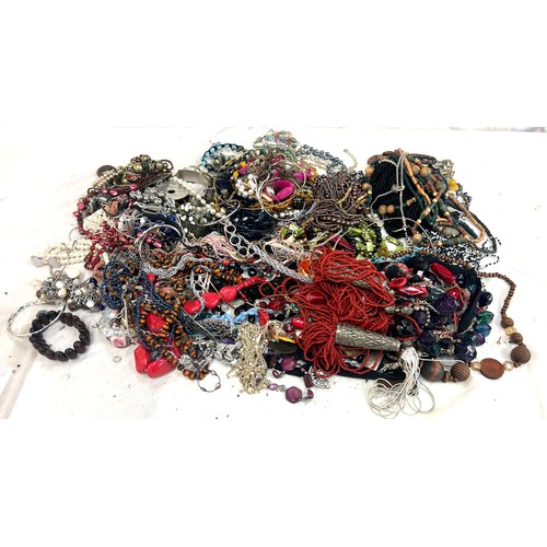 450 - 5kg of assorted costume jewellery