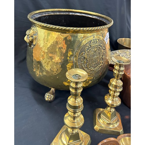 262 - Selection of brass and copper items to include a kettle, coal holder etc