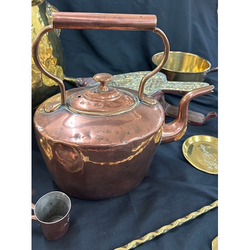 262 - Selection of brass and copper items to include a kettle, coal holder etc