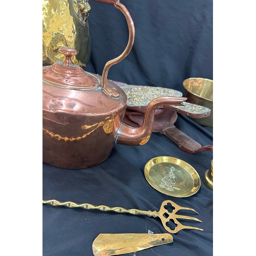 262 - Selection of brass and copper items to include a kettle, coal holder etc