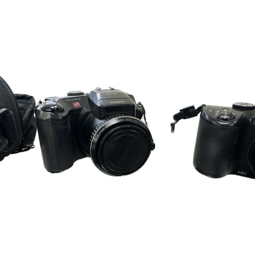 90 - Two cameras a Samsung WB101 camera, Finepix camera S602 zoom 5V, untested