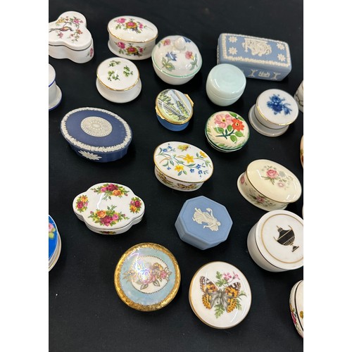 82 - Selection of assorted trinkets includes Royal Albert, Wedgwood etc