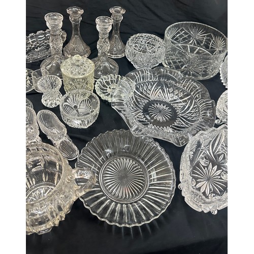 134 - Large selection of assorted glassware to include decorative crystal pieces, jars, bowls, trinkets, c... 