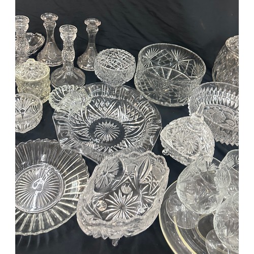 134 - Large selection of assorted glassware to include decorative crystal pieces, jars, bowls, trinkets, c... 