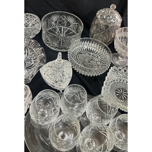 134 - Large selection of assorted glassware to include decorative crystal pieces, jars, bowls, trinkets, c... 