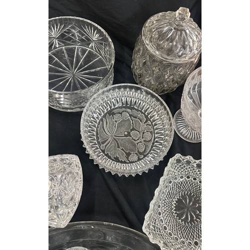 134 - Large selection of assorted glassware to include decorative crystal pieces, jars, bowls, trinkets, c... 