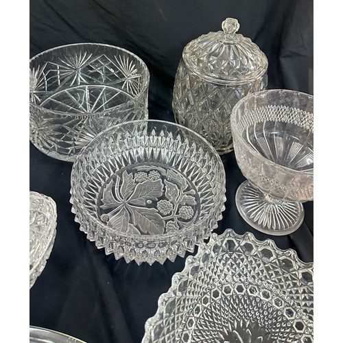 134 - Large selection of assorted glassware to include decorative crystal pieces, jars, bowls, trinkets, c... 