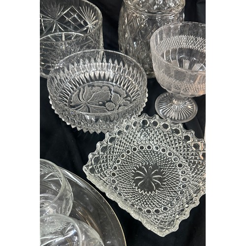 134 - Large selection of assorted glassware to include decorative crystal pieces, jars, bowls, trinkets, c... 