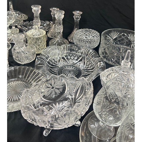 134 - Large selection of assorted glassware to include decorative crystal pieces, jars, bowls, trinkets, c... 