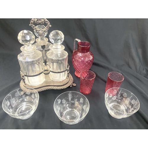 124 - Selection of vintage glassware to include a set of three decanter set, cranberry glass etc