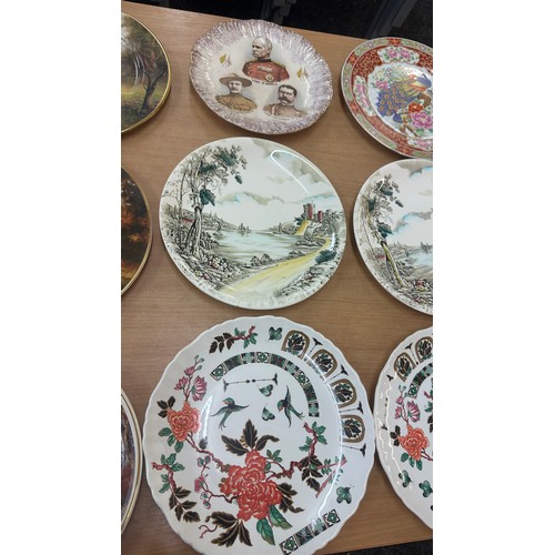 140 - Selection of assorted collectors plates to include Royal Grafton, Royal Worcester etc