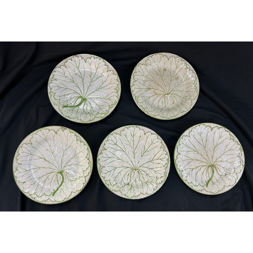 166 - Five antique Wedgwood Majolica green leaf detailing plates circa 1960, condition as found.