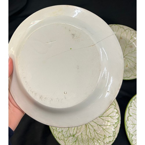 166 - Five antique Wedgwood Majolica green leaf detailing plates circa 1960, condition as found.