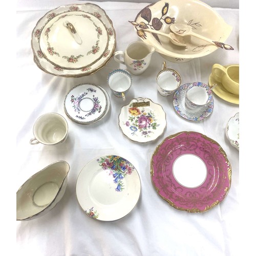 146 - Large selection of assorted porcelain miscellaneous to include several vintage part tea services, Ro... 