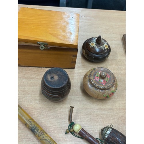 106 - Selection of collectables includes Conway Stewart pen, Smoking pipe, wooden items etc