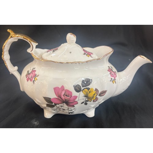 164 - Vintage 6 piece tea set complete with tea pot, cups and saucers, milk jug and sugar bowl