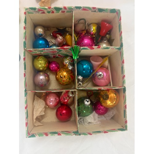 142 - Selection of vintage glass Christmas baubles