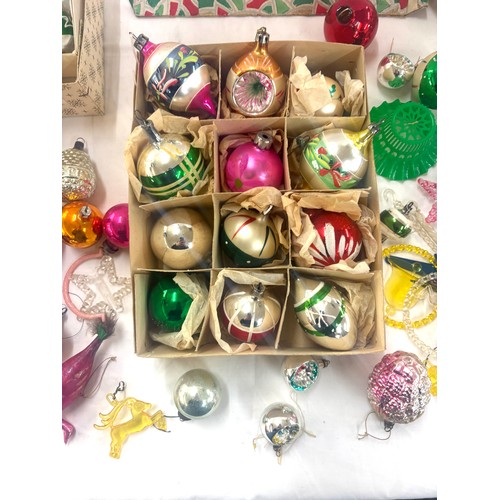 142 - Selection of vintage glass Christmas baubles